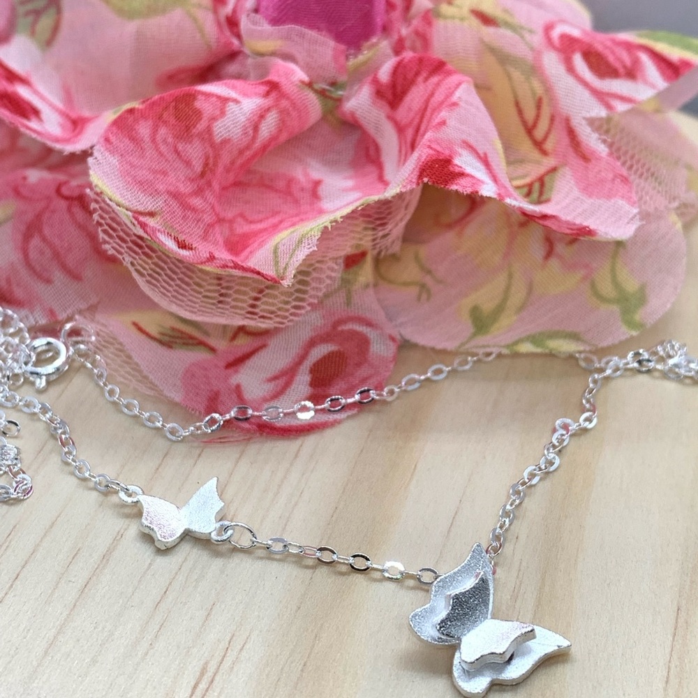 🌟 Sterling Silver 925 Butterflies Necklace - Picture 2 of 4
